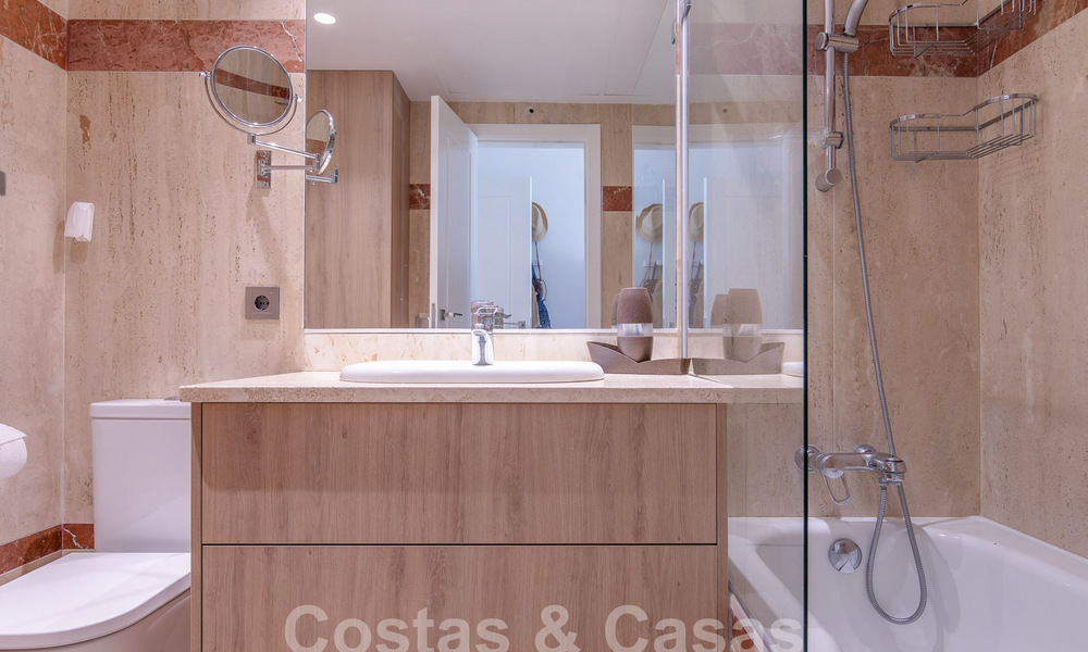 Penthouse for sale with spacious roof terrace and 360° views, a stone's throw from the beach and centre of Puerto Banus, Marbella. Reduced to sell! 59051