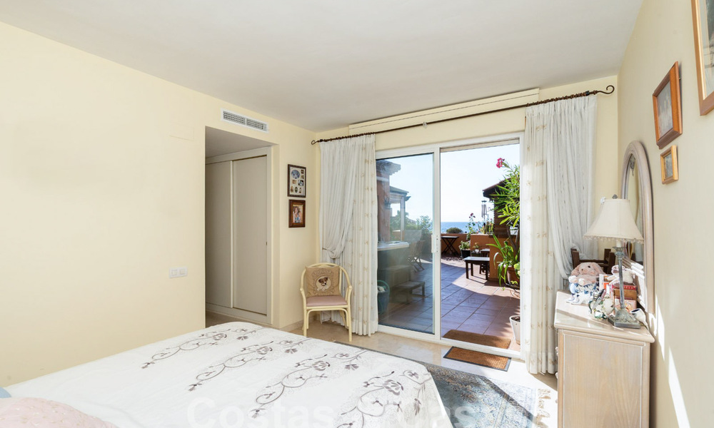 Spacious penthouse for sale in gated beach complex with magnificent sea views in La Duquesa, Costa del Sol 59302