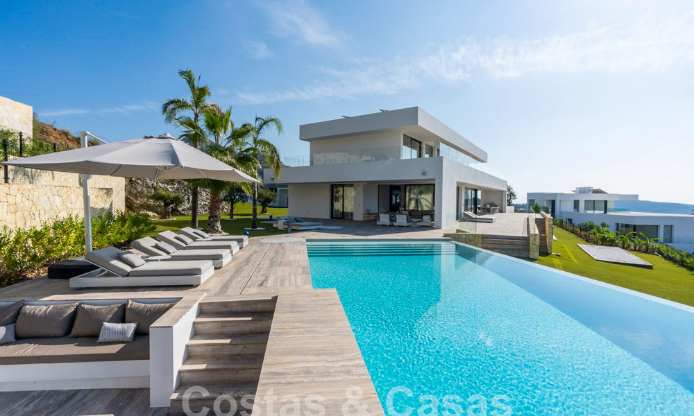Modern luxury villa for sale with sea views in gated community surrounded by nature in Marbella - Benahavis 59223