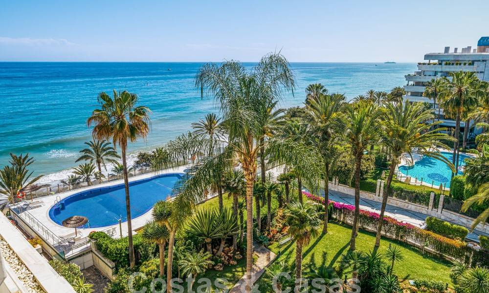 Up-market apartment in frontline beach complex for sale in Marbella centre 59286