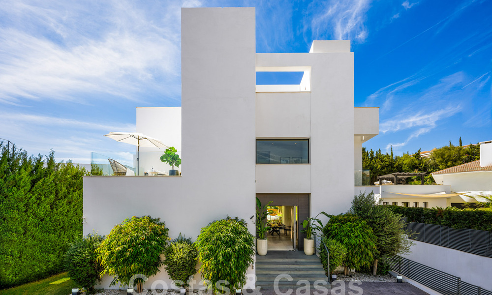 Modern luxury villa for sale in a contemporary architectural style, walking distance from Puerto Banus, Marbella 59621