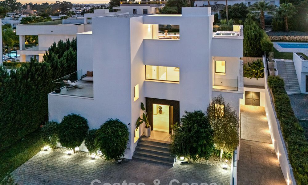 Modern luxury villa for sale in a contemporary architectural style, walking distance from Puerto Banus, Marbella 788873