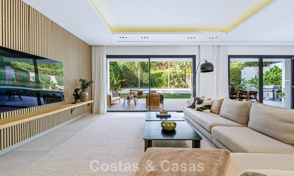 Modern luxury villa for sale in a contemporary architectural style, walking distance from Puerto Banus, Marbella 788875
