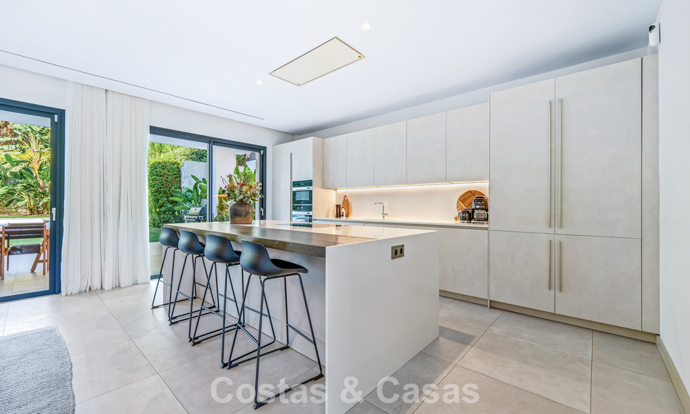Modern luxury villa for sale in a contemporary architectural style, walking distance from Puerto Banus, Marbella 788878