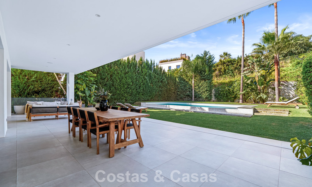 Modern luxury villa for sale in a contemporary architectural style, walking distance from Puerto Banus, Marbella 788883
