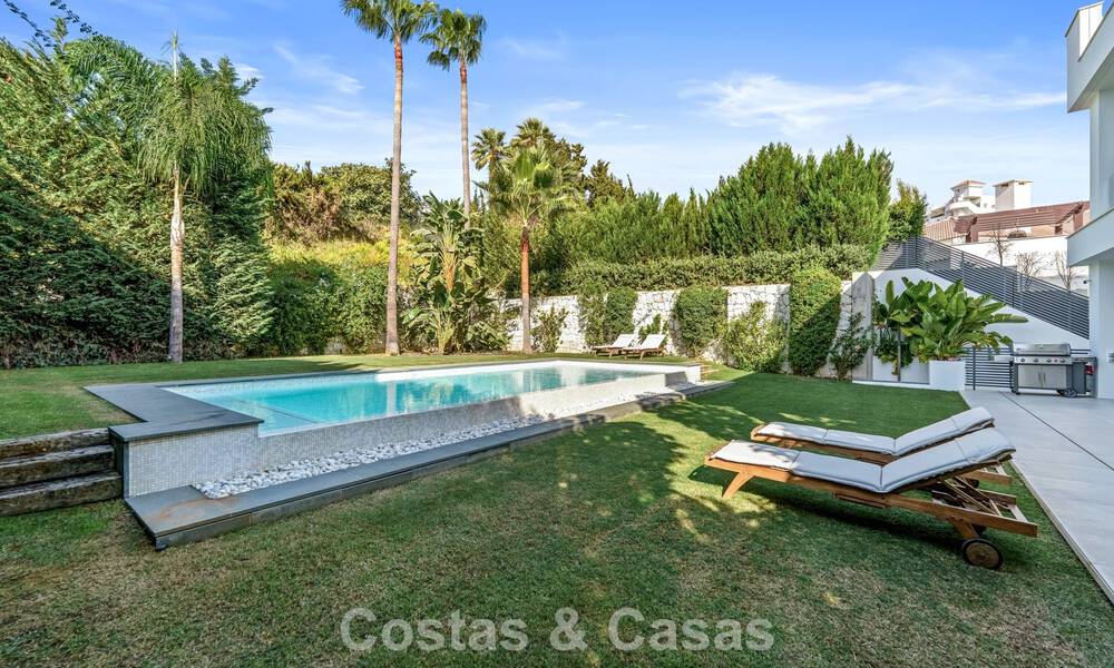 Modern luxury villa for sale in a contemporary architectural style, walking distance from Puerto Banus, Marbella 788886