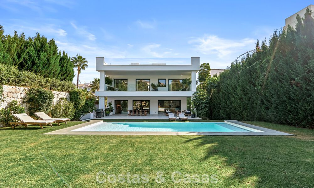 Modern luxury villa for sale in a contemporary architectural style, walking distance from Puerto Banus, Marbella 788888