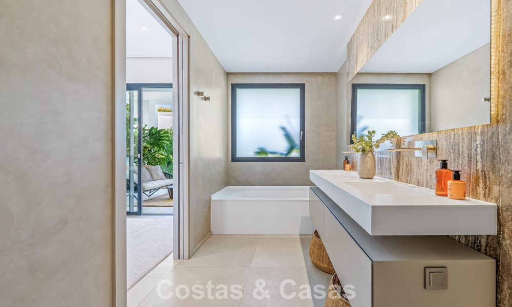 Modern luxury villa for sale in a contemporary architectural style, walking distance from Puerto Banus, Marbella 788892