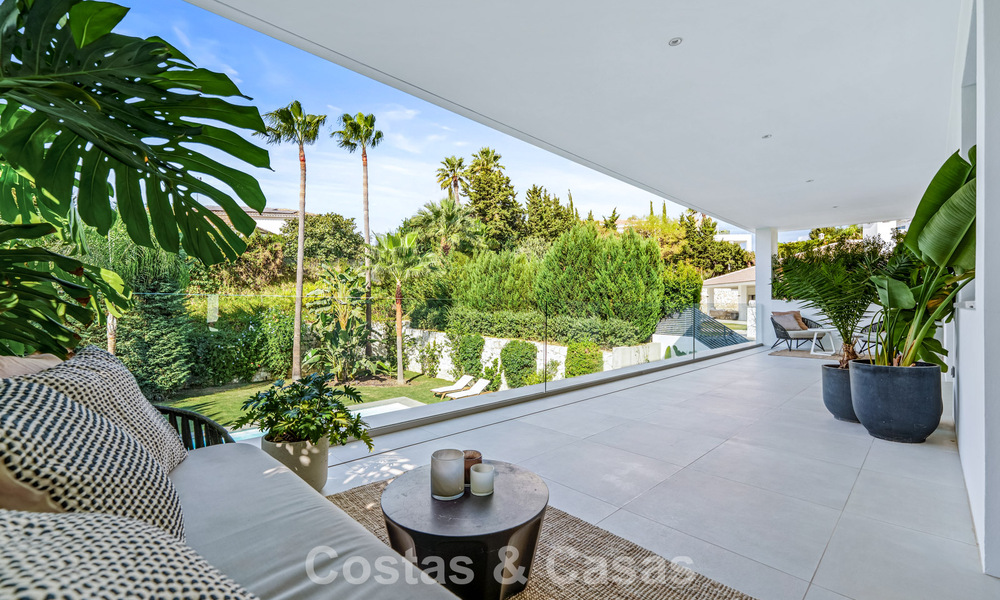 Modern luxury villa for sale in a contemporary architectural style, walking distance from Puerto Banus, Marbella 788894