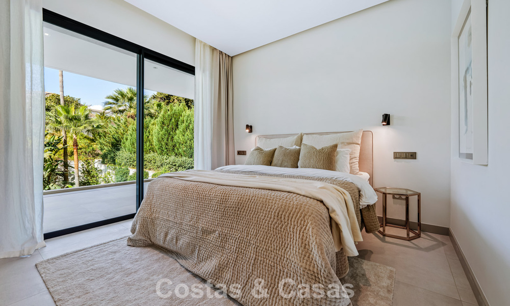 Modern luxury villa for sale in a contemporary architectural style, walking distance from Puerto Banus, Marbella 788896