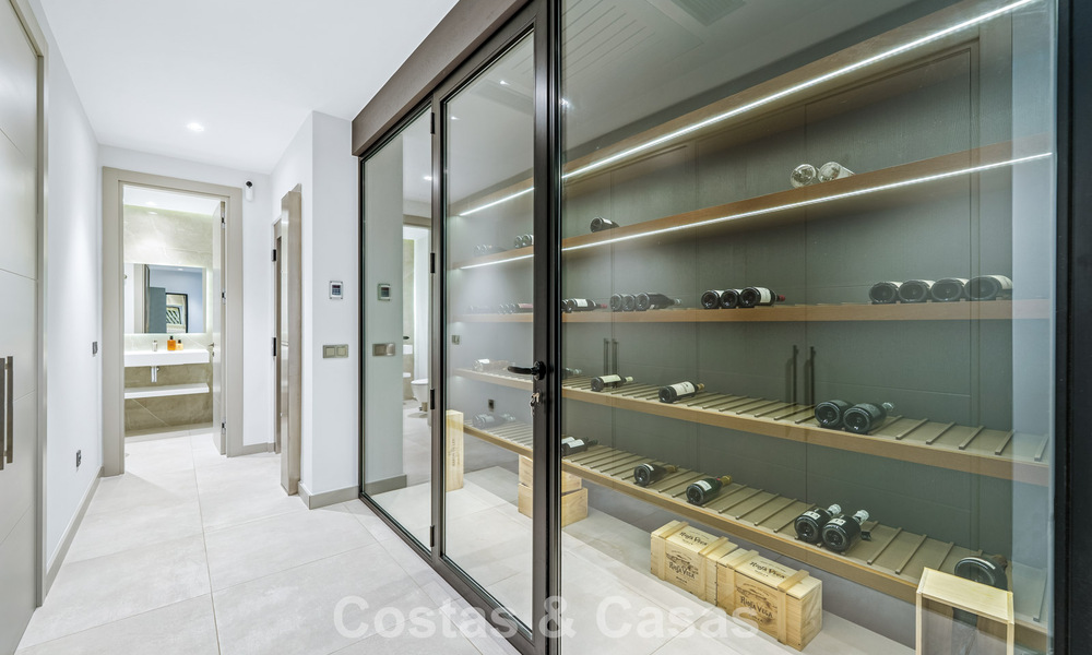 Modern luxury villa for sale in a contemporary architectural style, walking distance from Puerto Banus, Marbella 788902