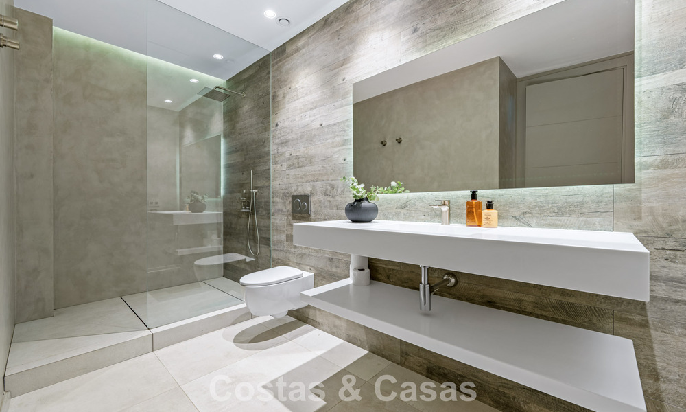 Modern luxury villa for sale in a contemporary architectural style, walking distance from Puerto Banus, Marbella 788905