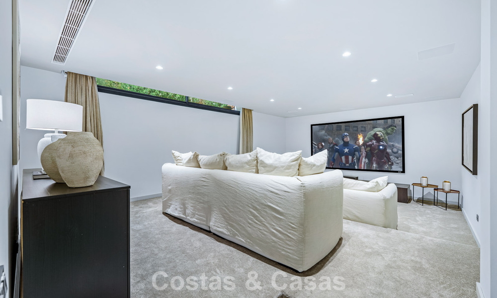 Modern luxury villa for sale in a contemporary architectural style, walking distance from Puerto Banus, Marbella 788906