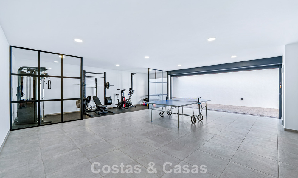 Modern luxury villa for sale in a contemporary architectural style, walking distance from Puerto Banus, Marbella 788907