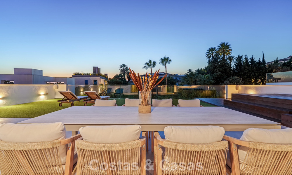 Modern luxury villa for sale in a contemporary architectural style, walking distance from Puerto Banus, Marbella 788914