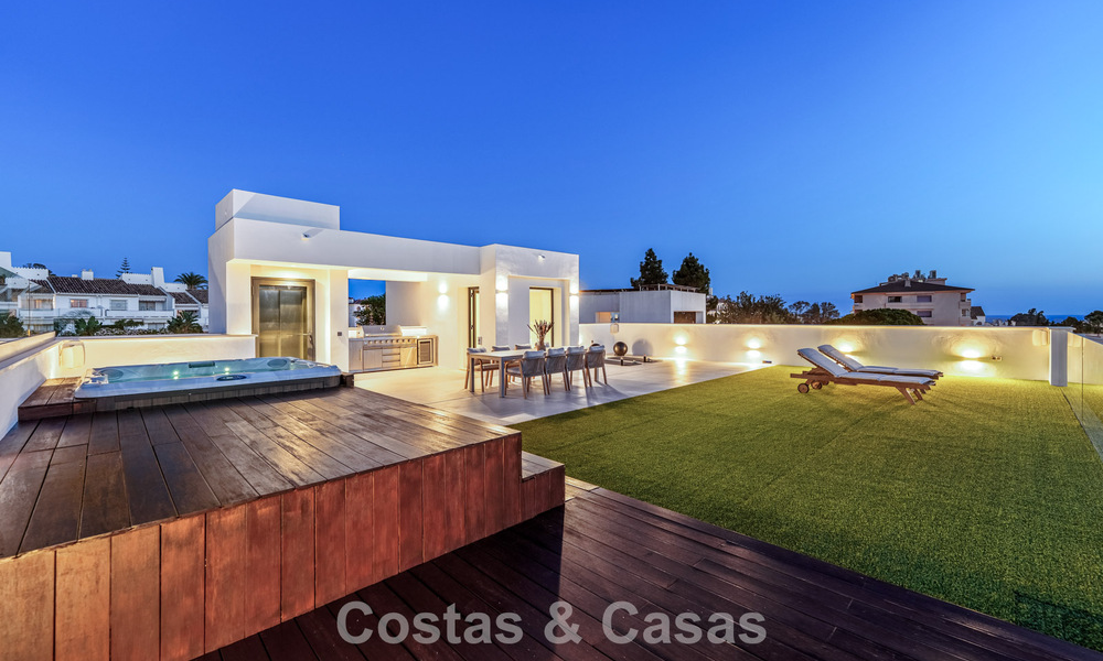 Modern luxury villa for sale in a contemporary architectural style, walking distance from Puerto Banus, Marbella 788916