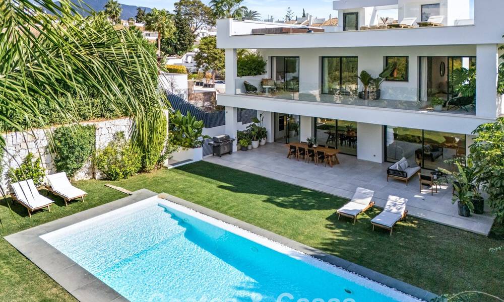 Modern luxury villa for sale in a contemporary architectural style, walking distance from Puerto Banus, Marbella 788921