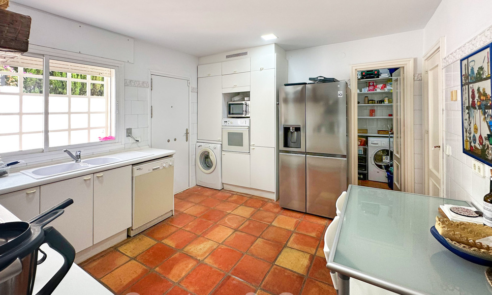 To be renovated villa with great potential for sale a few metres from the beach in a popular area of Marbella East 59700