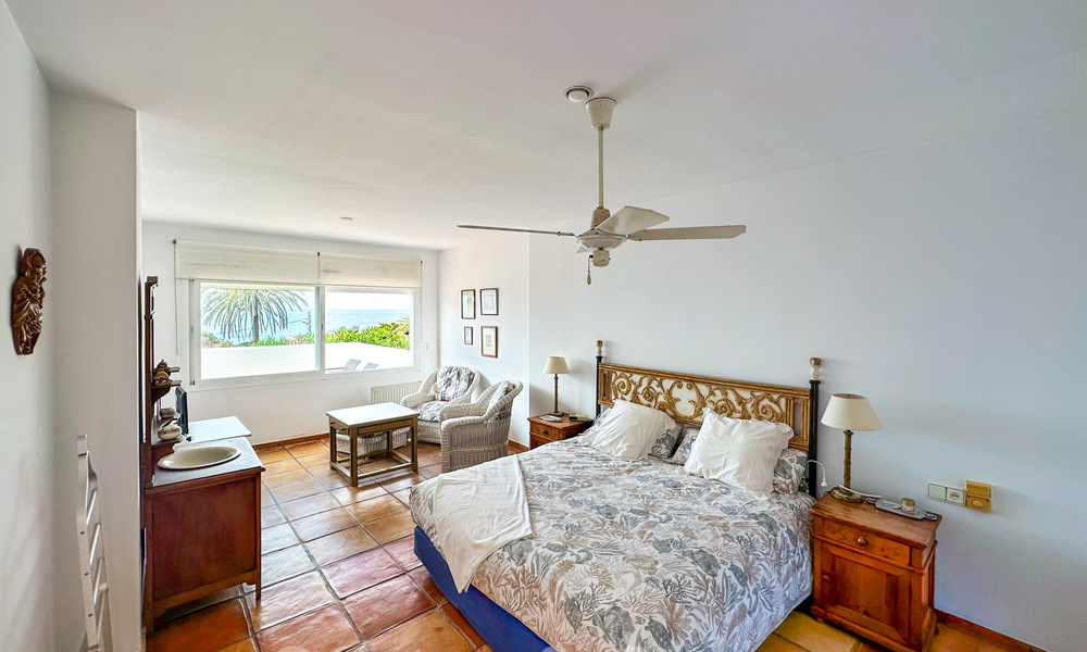 To be renovated villa with great potential for sale a few metres from the beach in a popular area of Marbella East 59708