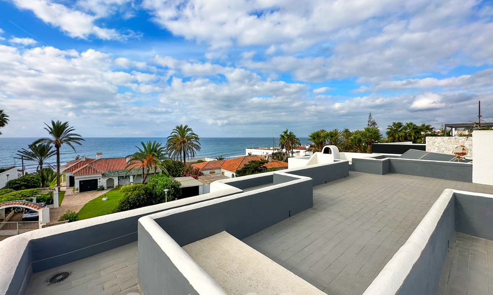 To be renovated villa with great potential for sale a few metres from the beach in a popular area of Marbella East 59711