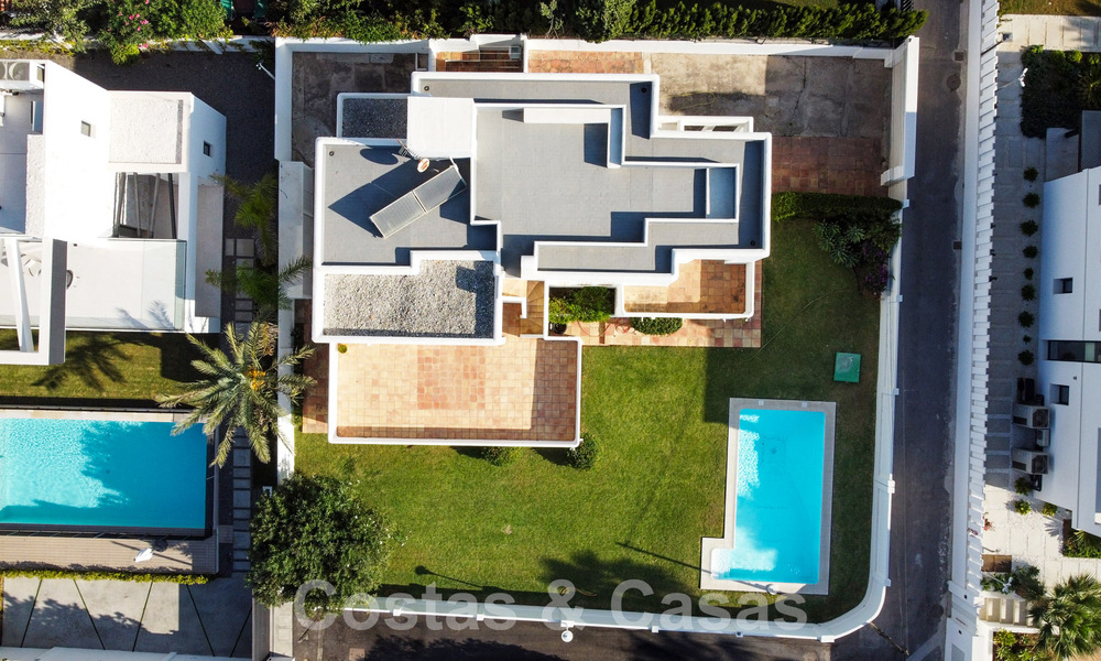 To be renovated villa with great potential for sale a few metres from the beach in a popular area of Marbella East 59713