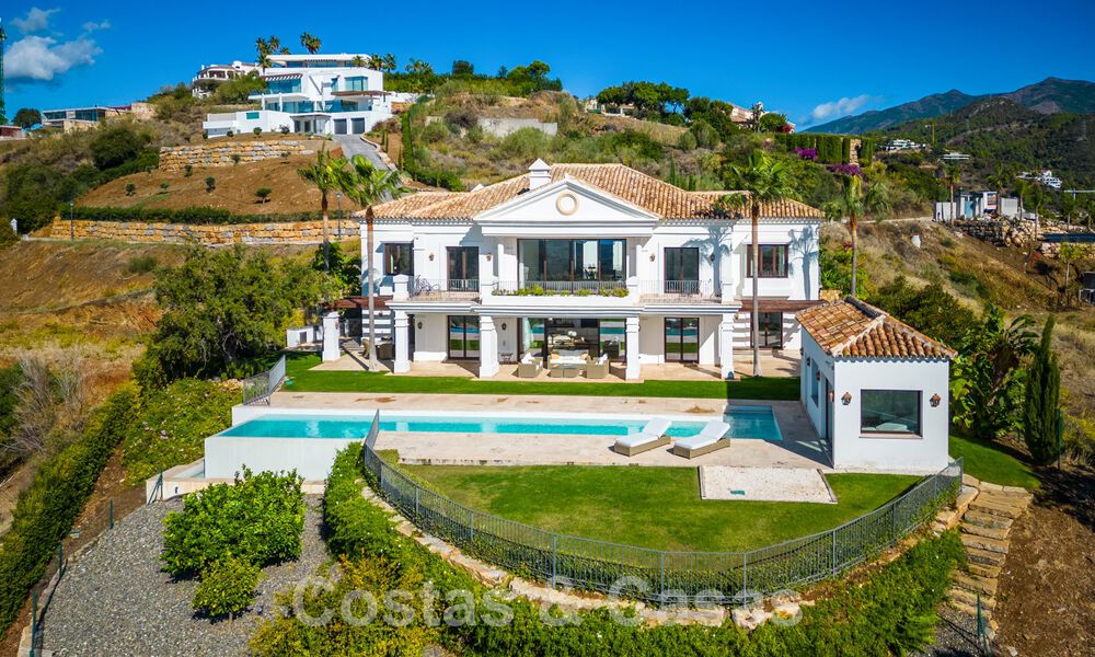 Stately Mediterranean-style luxury villa for sale with stunning panoramic sea views in Marbella - Benahavis 59834