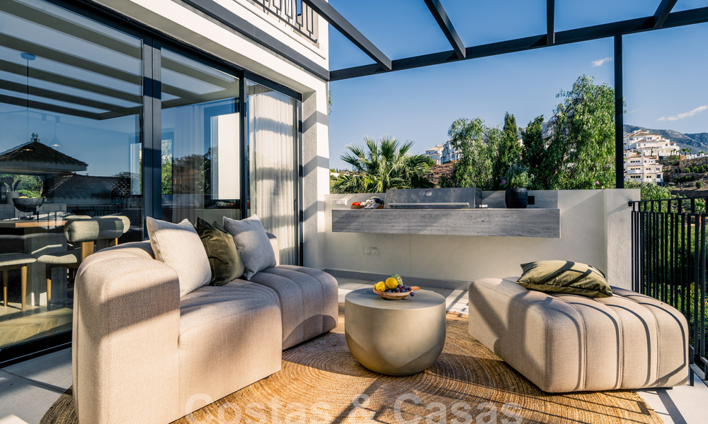 Characterful, renovated luxury villa with sea views in gated community for sale in Nueva Andalucia, Marbella 60015