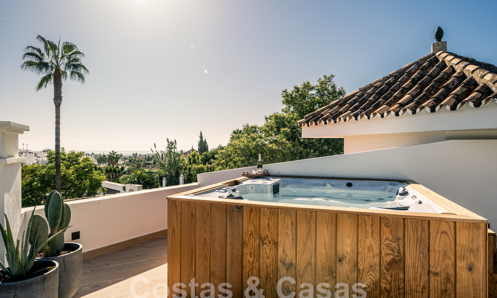 Characterful, renovated luxury villa with sea views in gated community for sale in Nueva Andalucia, Marbella 60018