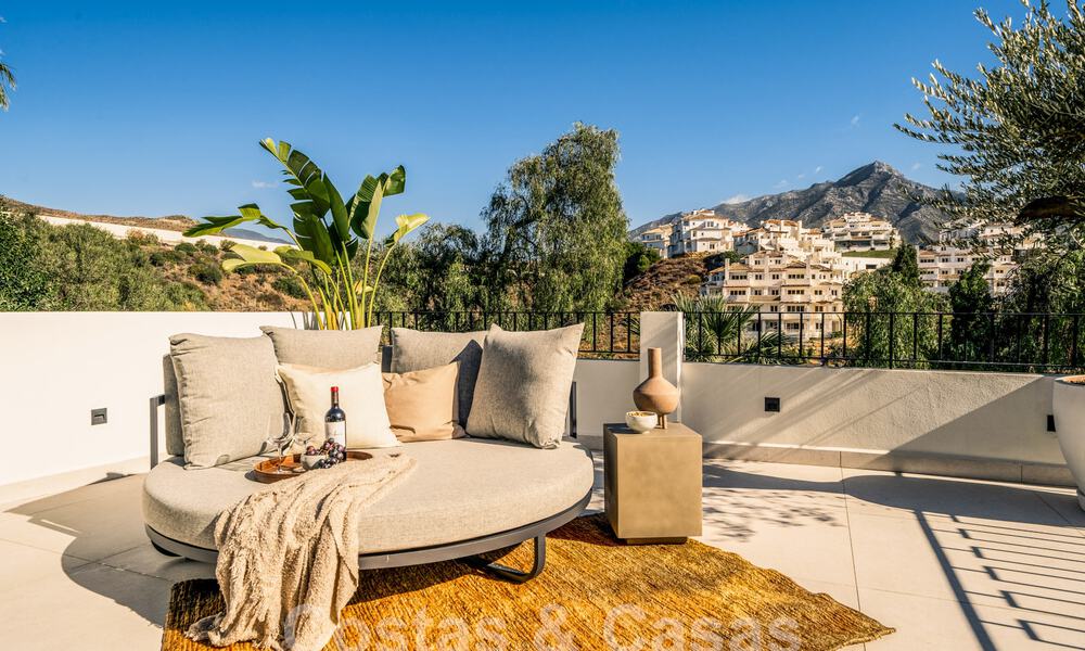 Characterful, renovated luxury villa with sea views in gated community for sale in Nueva Andalucia, Marbella 60024