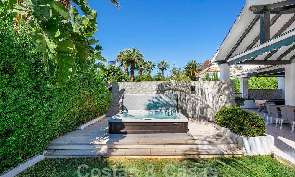 Contemporary Andalusian luxury villa for sale in high-end golf surroundings in Nueva Andalucia, Marbella 59957