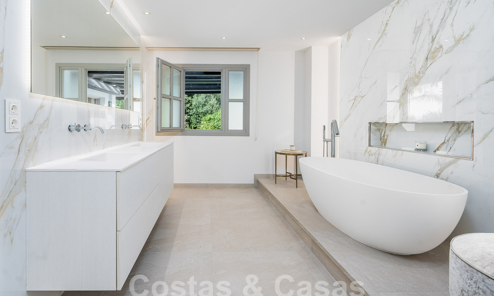Contemporary Andalusian luxury villa for sale in high-end golf surroundings in Nueva Andalucia, Marbella 59963