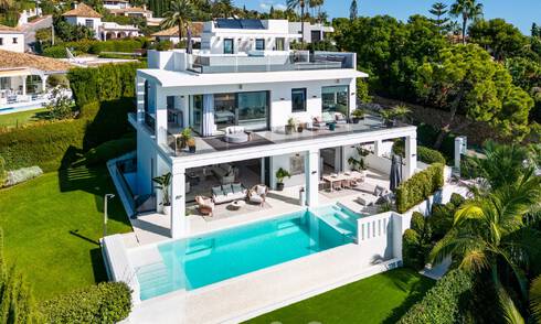 Luxury villa with modernist design for sale on Marbella's Golden Mile 60039