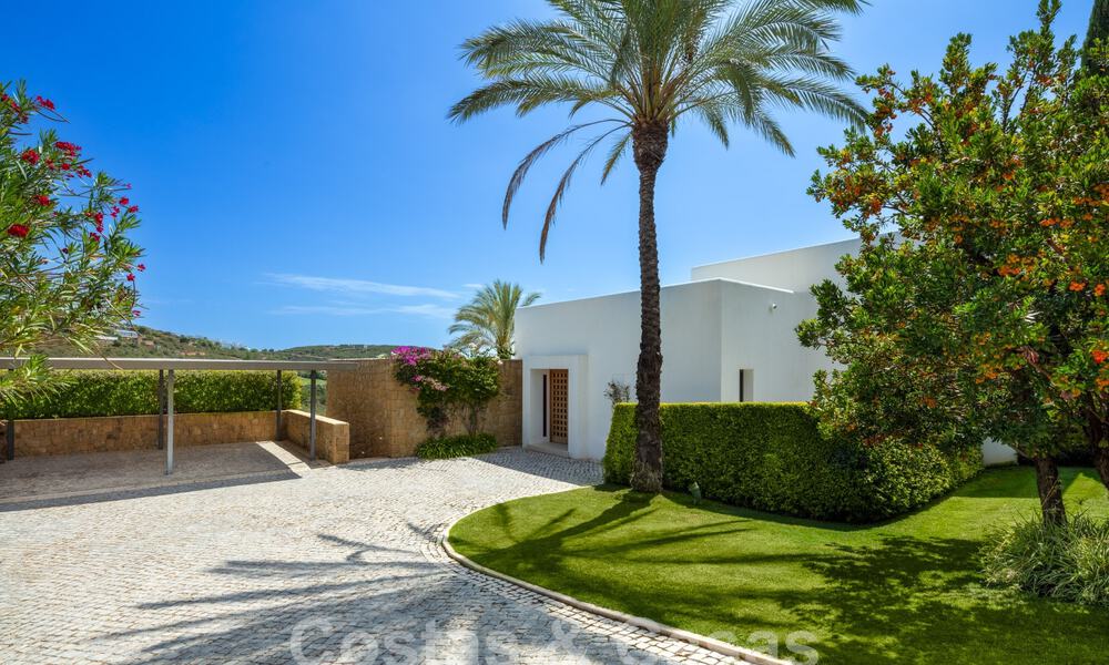 Modernist luxury villa for sale, frontline golf on an award-winning golf course on the Costa del Sol 59890