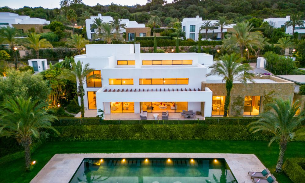 Modernist luxury villa for sale, frontline golf on an award-winning golf course on the Costa del Sol 59891