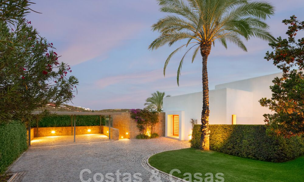 Modernist luxury villa for sale, frontline golf on an award-winning golf course on the Costa del Sol 59895