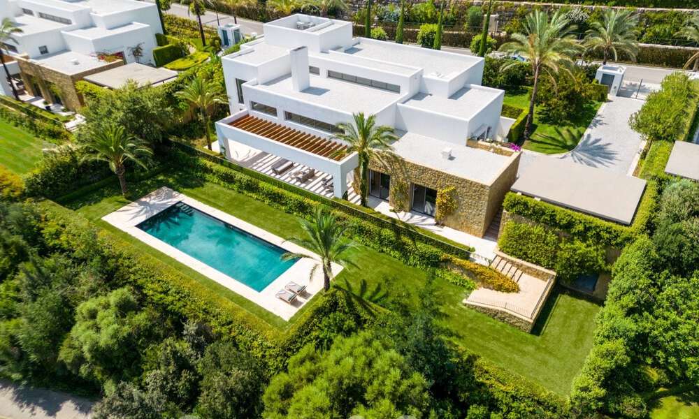 Modernist luxury villa for sale, frontline golf on an award-winning golf course on the Costa del Sol 59915