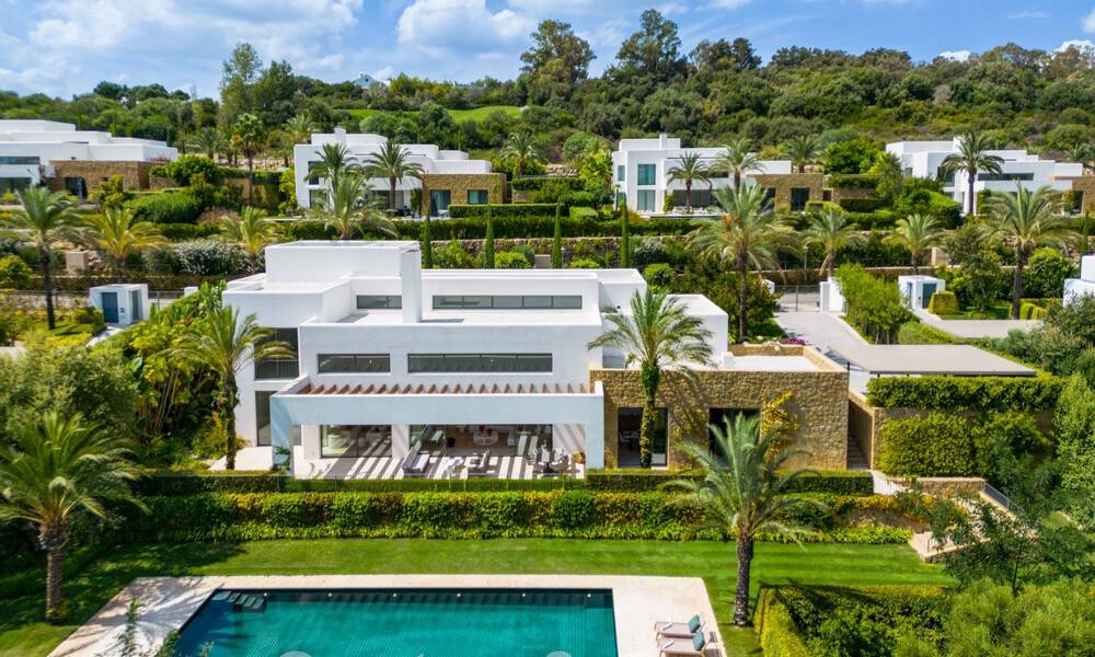 Modernist luxury villa for sale, frontline golf on an award-winning golf course on the Costa del Sol 59916