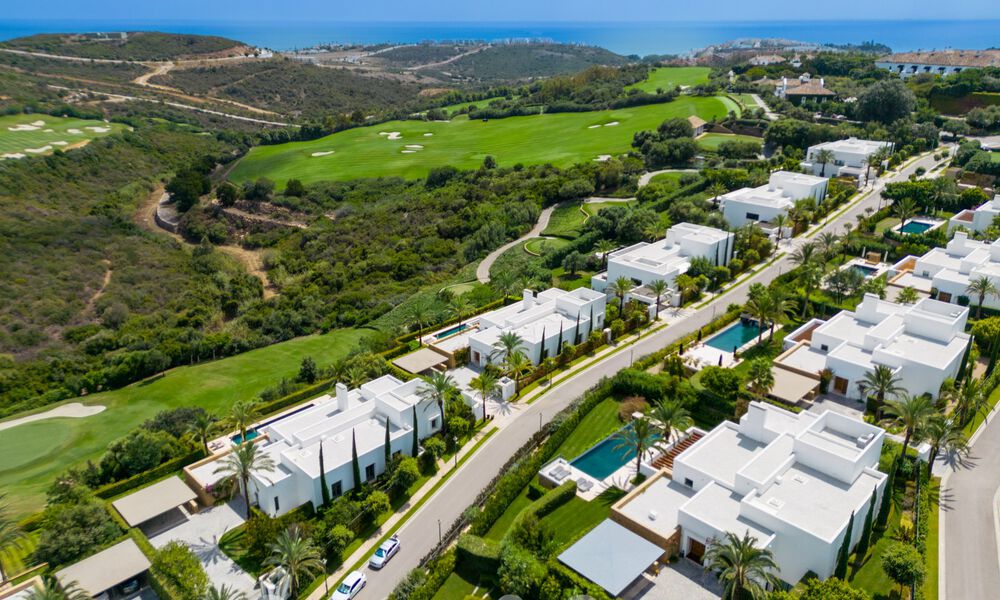 Modernist luxury villa for sale, frontline golf on an award-winning golf course on the Costa del Sol 59917