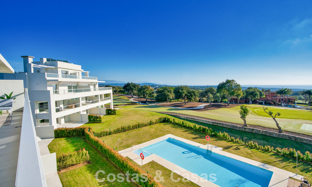 Exclusive development of new frontline golf apartments for sale in San Roque, Costa del Sol 60333