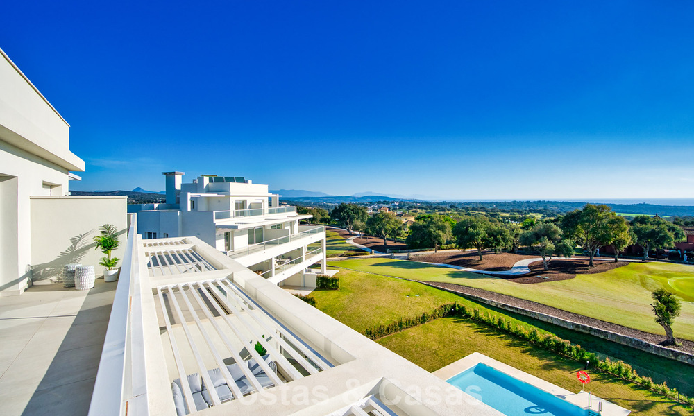 Exclusive development of new frontline golf apartments for sale in San Roque, Costa del Sol 60343