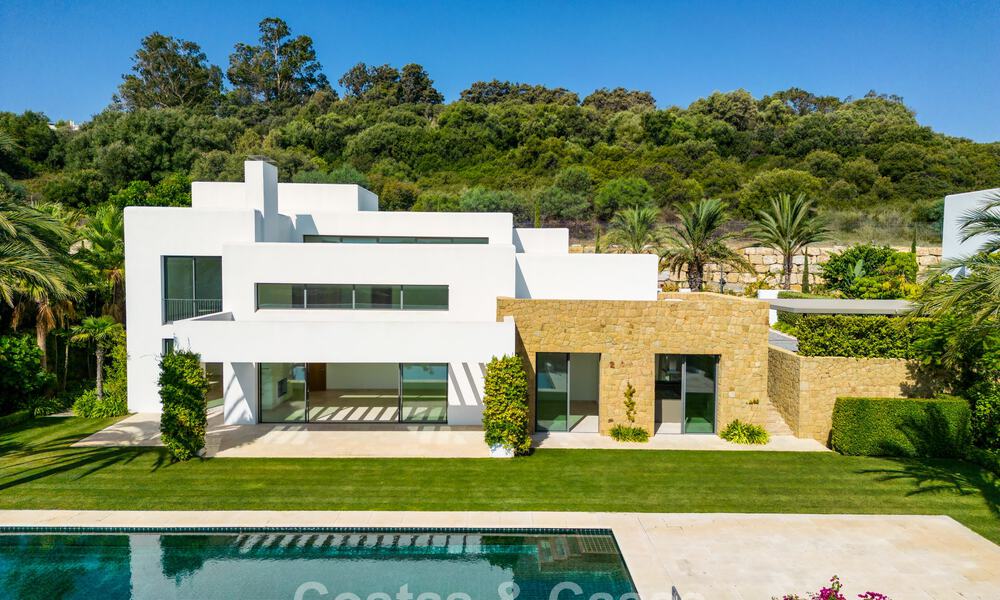 Contemporary luxury villa for sale in a first-line golf resort on the Costa del Sol 60436