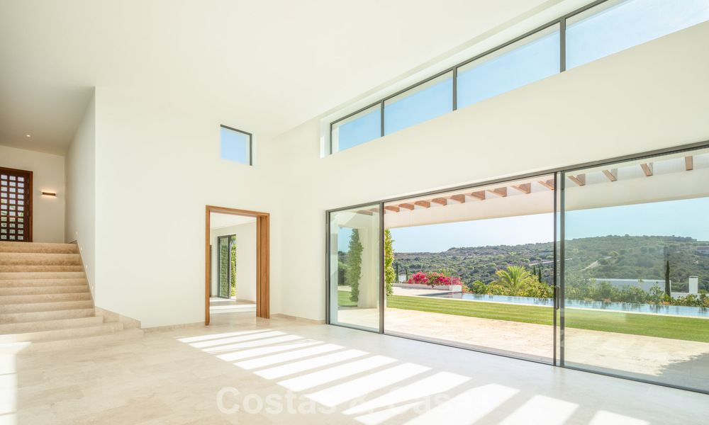 Contemporary luxury villa for sale in a first-line golf resort on the Costa del Sol 60438