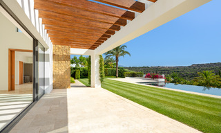 Contemporary luxury villa for sale in a first-line golf resort on the Costa del Sol 60445 