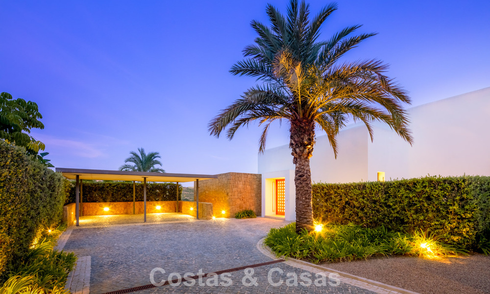 Contemporary luxury villa for sale in a first-line golf resort on the Costa del Sol 60458