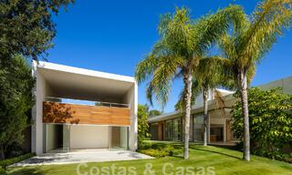 Modern designer villa for sale right on a 5-star golf course on the Costa del Sol 60102 