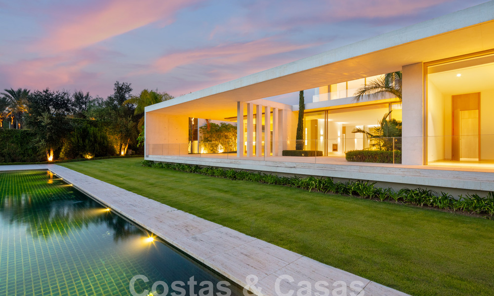 Modern designer villa for sale right on a 5-star golf course on the Costa del Sol 60103