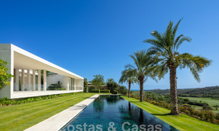 Modern designer villa for sale right on a 5-star golf course on the Costa del Sol 60105 