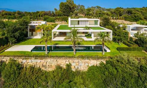 Modern designer villa for sale right on a 5-star golf course on the Costa del Sol 60110