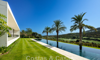 Modern designer villa for sale right on a 5-star golf course on the Costa del Sol 60111 