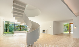 Modern designer villa for sale right on a 5-star golf course on the Costa del Sol 60115 